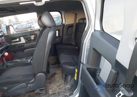 2007 Toyota Fj Cruiser z USA, uszkodzony, nr VIN JTEBU11F470051674